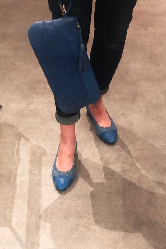 Electric blue women's ballet pumps, with low heels. Round toe. Flat block heels. Worn view - Florence KOOIJMAN